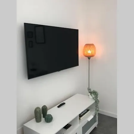 דירה *central Lakeside Apt*swimming Pool & Free Parking